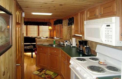 Inverness House | Four Person Cabin with Lofted Interior in Inverness, Florida