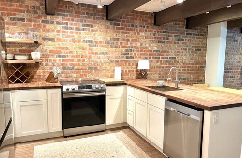 Stowe Area Apartment | Fox Den