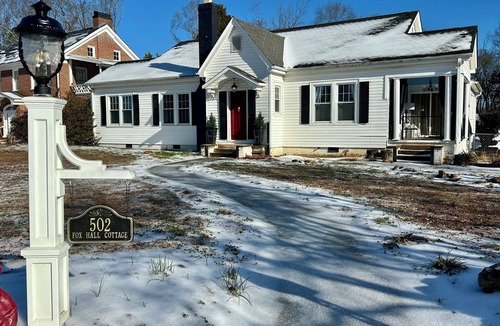 Fountain Inn House | Fox Hall Cottage: Come stay and enjoy this beautiful British cottage