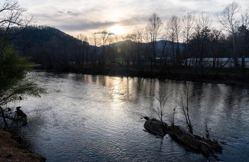 Bryson City Villa | Fox River Tiny Luxury Living with River Views