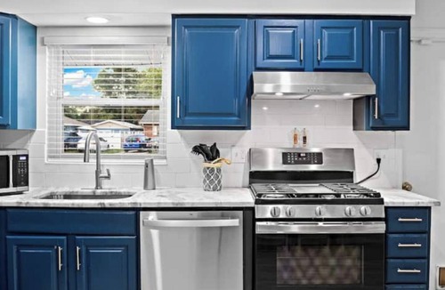 Bayshore Gardens House | Free Heated Pool Oasis: Coastal Bungalow Near Town & Beach