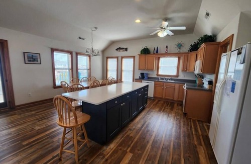 Kill Devil Hills House | Free Private Heated Pool, Hot Tub, Fall flex stays, Pets OK, Rec. Room, Close to Beach & Restaura.