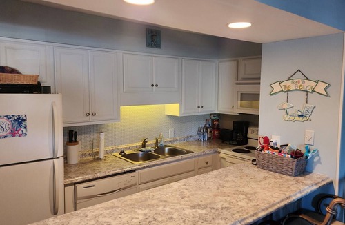 Holiday Beach Condo | Freshly updated beachfront condo with stunning views. Sleeps 4. Onsite Pool.