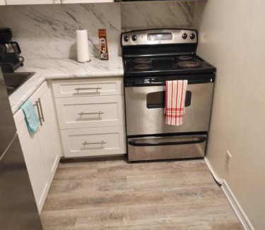 Bay Street Corridor Apartment | Full Downtown Access-Central Location-Self Checkin