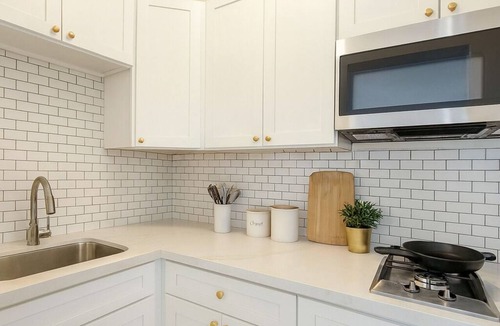 East Avenue Apartment | Fully equipped studio with fast WiFi and a dedicated workspace.