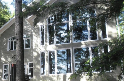 Montpellier Ski Chalet | Fully equipped waterfront cottage with private beach and dock.