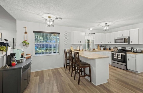 Lakeland House | Fun Country Acre Getaway 3/2 w/Firepit & Game Room