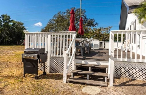 Clearwater House | Fun House! Pickleball, Disc Golf, Hot Tub & Pool!