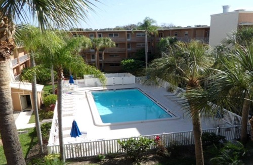 Largo Condo | Furnished One Bedroom Condo. Water View, Heated Pool, marble bathroom.