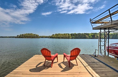 Gainesville House | Gainesville Home with Private Dock on Lake Lanier!