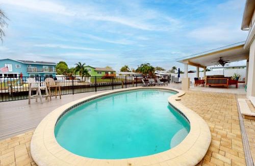 Bay Crest Park House | Garden Castle