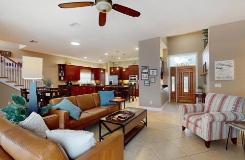 Bay Crest Park House | Garden Castle