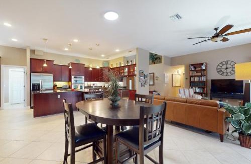 Bay Crest Park House | Garden Castle