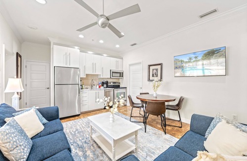 Siesta Key House | Gertrude's Siesta | Pool, Jacuzzi! 1-minute to Beach! 4-min Dining & Music!
