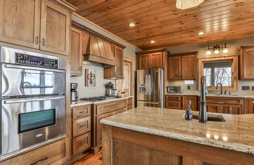 Mineral Bluff Cabin | GET A NEW ALTITUDE located at the highest peak of Stuart Mountain