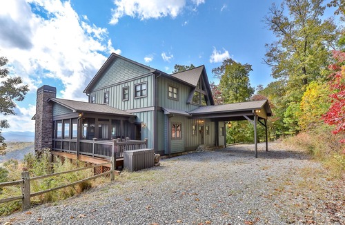 Mineral Bluff Cabin | GET A NEW ALTITUDE located at the highest peak of Stuart Mountain