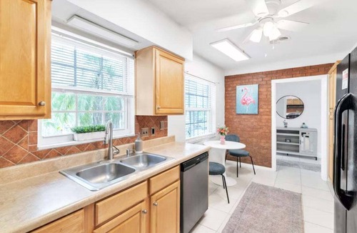 Clearwater House | Girls Getaway HQ, Heated Pool, 10 min to CL Beach