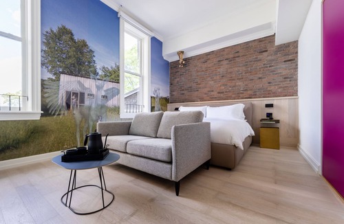 Little Portugal Hotel | Gladstone House