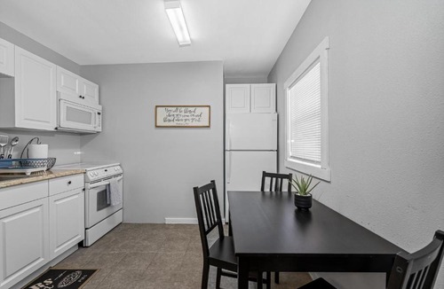 Oakford Park Apartment | Glamorous City Studio - Prime Location Near All!