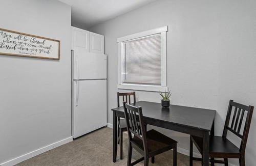 Oakford Park Apartment | Glamorous City Studio - Prime Location Near All!