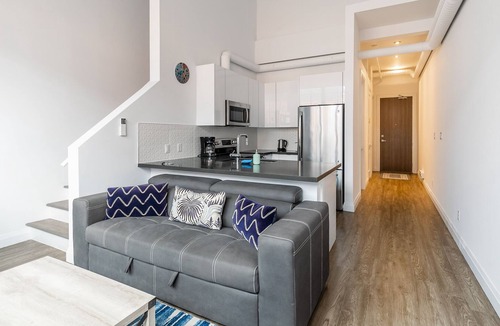 Kirkendall North Apartment | GLOBALSTAY . 2BR 2 STOREY LOFT. Free Parking.Gym