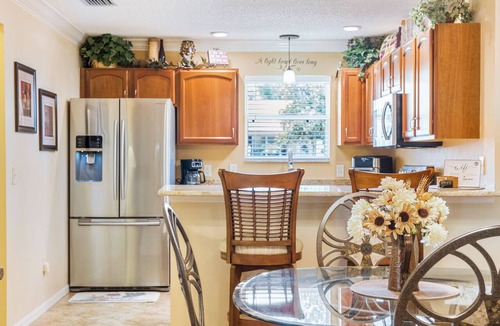 Caroline House | Golden Palms - 3/2 w/4- Seat Golf Cart in The Village of Caroline