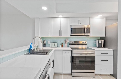 Plantation Condo | Golf and Country Club privileges! Heated Pool near Wellen Park & Braves Stadium