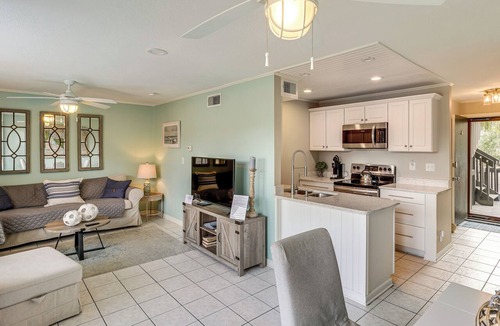 Diamondhead Condo | Golf Course Views! Couple's Retreat in Diamondhead