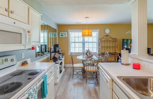 Calabash Apartment | Golfer's Haven: Calabash Condo, 9 Mi to Beach