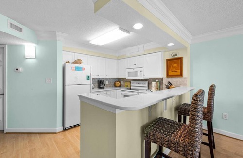 North Myrtle Beach Condo | Gorgeous 2 bedroom condo with a balcony by the beach! | Laguna Keyes - 701
