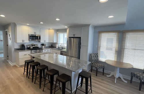 Avalon House | Gorgeous and Spacious Four Bedroom Townhouse. Great Location!