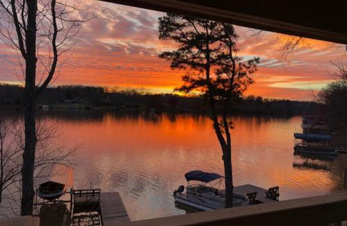 Lyman House | Gorgeous Lake House with Stunning Sunset Views