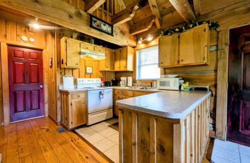 Vesta Cabin | Gorgeous log cabin by wineries, hiking, Dan River, fast WiFi and pets stay free!