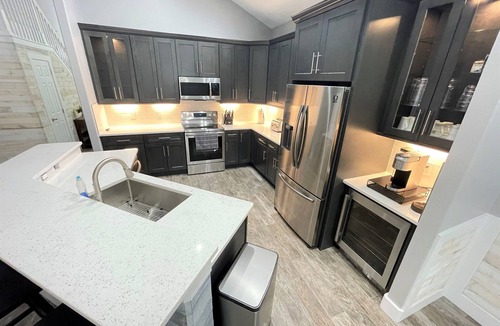 West Kissimmee House | Gorgeous Modern 6BR South Facing Private Pool Hot Tub BBQ Theater 2 Miles Disney