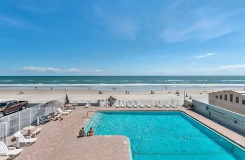 Seabreeze Historic District Apartment | Gorgeous Studio Ocean Front W/Private Balcony in Daytona!
