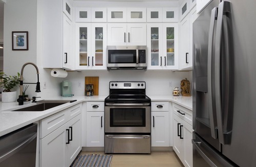 Hyde Park Condo | Gorgeously Renovated in Heart of Hyde Park