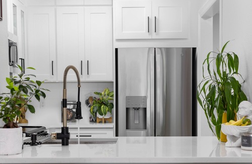 Hyde Park Condo | Gorgeously Renovated in Heart of Hyde Park