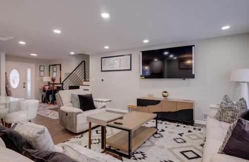 Goddard Apartment | Great for Gatherings! Modern Lanham Duplex