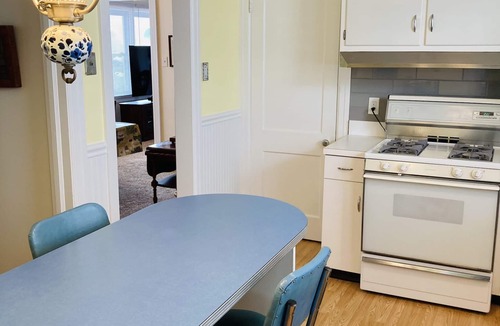 Margate City House | Great Location. Walk to the beach, shops and restaurants