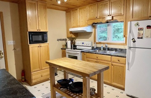 North Kawartha House | Great Value! Lasswade Lake Cottage Rental