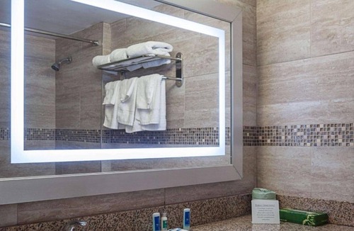 Secaucus House | Great Value near the MetLife Stadium!