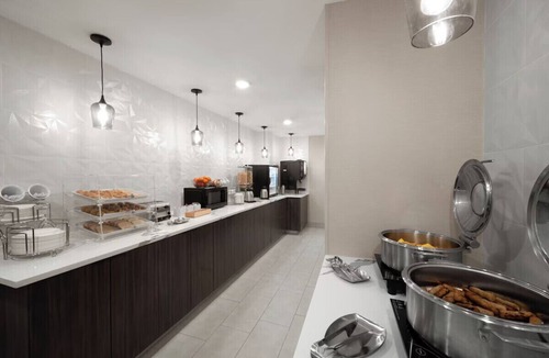 Greenville - Spartanburg Hotel | Greenville Queen Room w/Free Breakfast + Gym