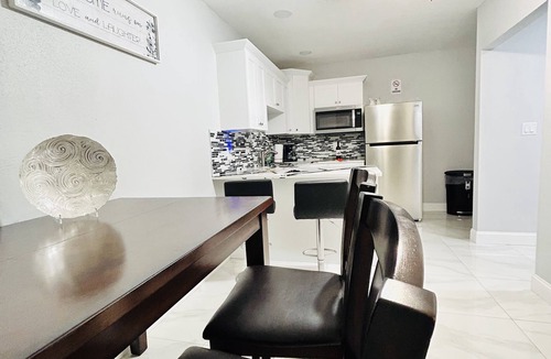 Tampa Apartment | Grey Novo Studio w/parking-internet near to airport