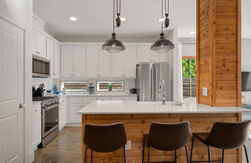 Holly House | Group-Friendly 4BR | Steps from East Austin Fun
