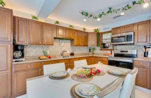 Orchid Lake Village House | Group-Ready Oasis w/Pool & Games in Port Richey