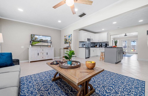 South Bradenton House | [Guest Favourite] Family Fun Oasis | Theatre, Heated Pool, Hot Tub & Arcades
