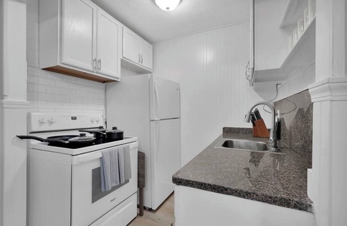 Downtown Historic District House | Guesthouse w/Balcony · Walk to Downtown · Bikes