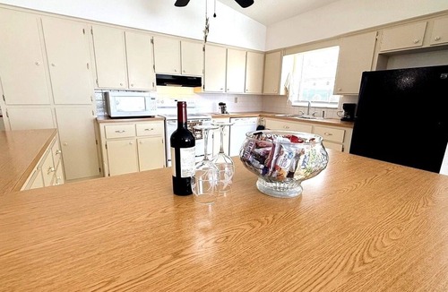 New Port Richey House | Gulf Coast Hideaway. 2BR · Near Beach & Downtown