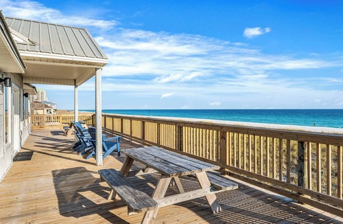 Navarre Beach House | 🌊🌴Gulf-Front | Sunset Views from the Large Deck | Sleeps 14 | Salty Breeze