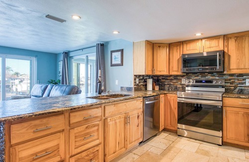 Gulf Harbors House | Gulf Harbors Retreat WATERFRONT 3 Bed/2 Bath